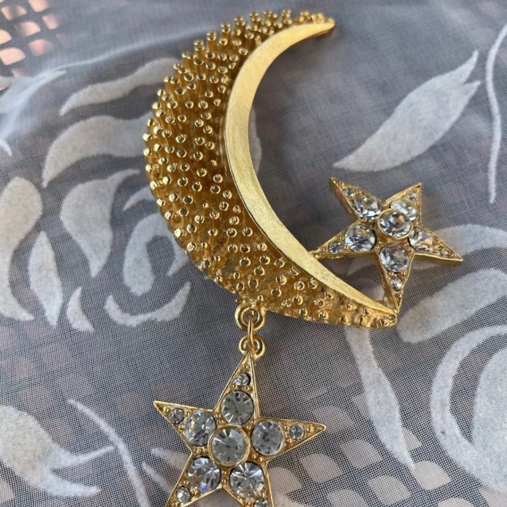 Crescent 🌙 moon goldstone 5 in brooch crystal stars ~ dangle New vintage 🥰